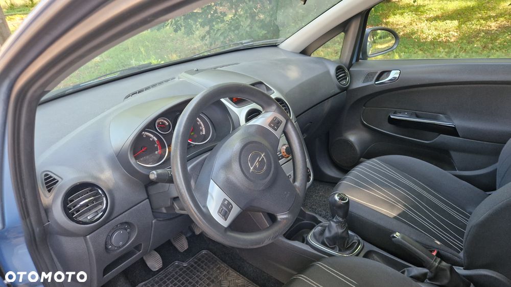 Opel Corsa 1.2 16V Essentia - 17
