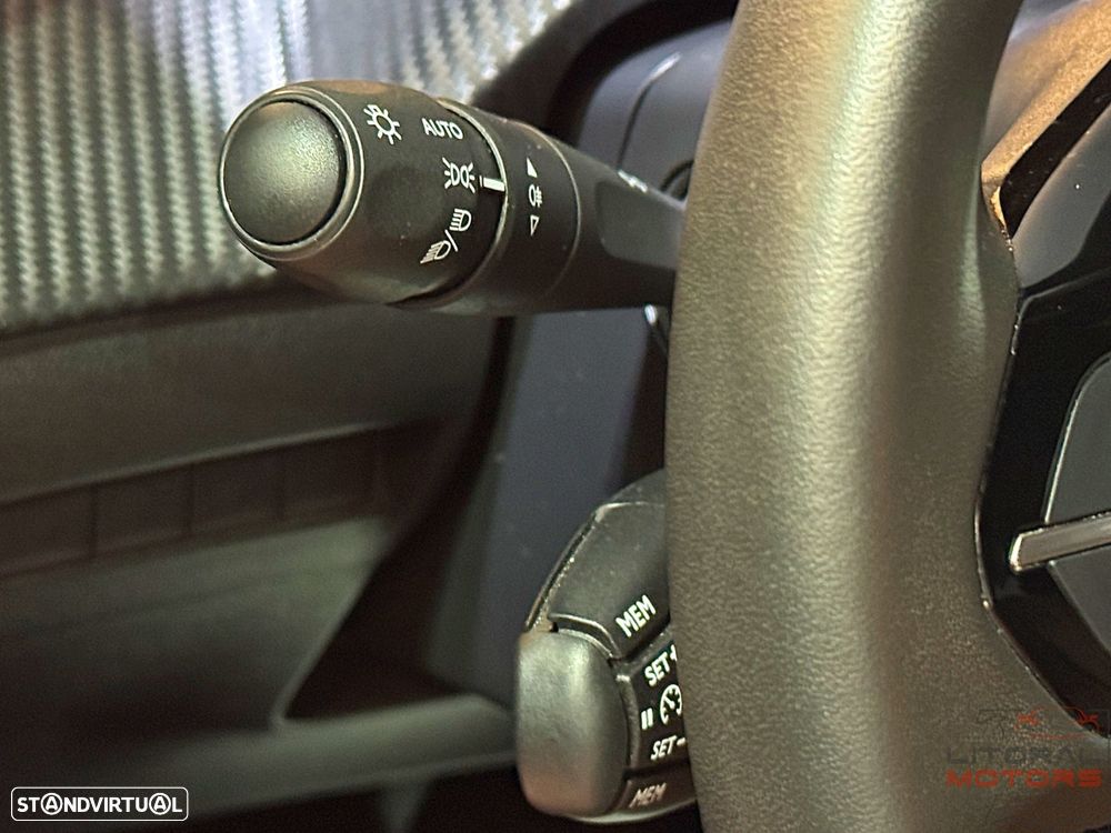 Peugeot 2008 1.2 PureTech Allure Pack - 23