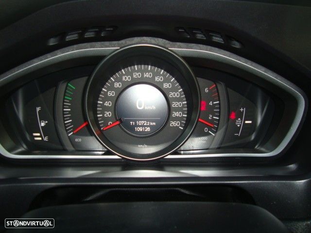 Volvo V40 2.0 D3 R-Design Momentum - 18