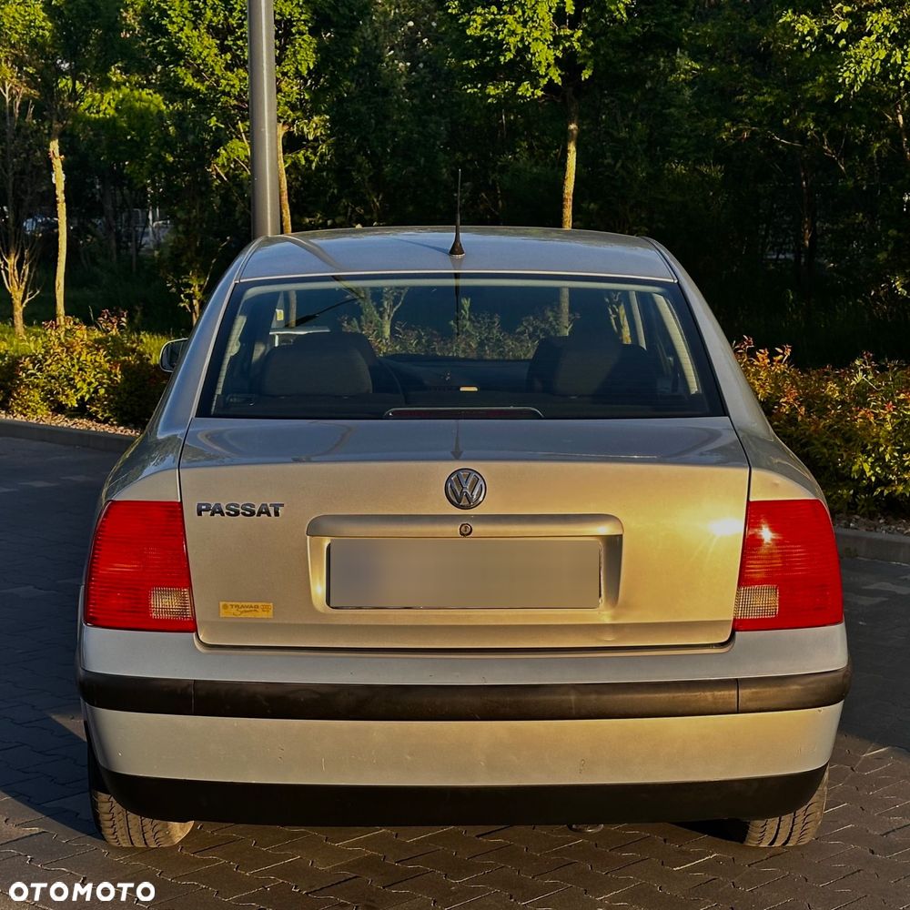 Volkswagen Passat 1.6 - 5