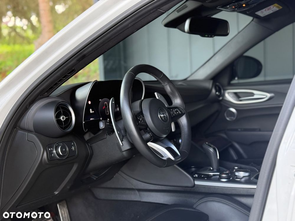 Alfa Romeo Giulia 2.0 Turbo Veloce Q4 - 10