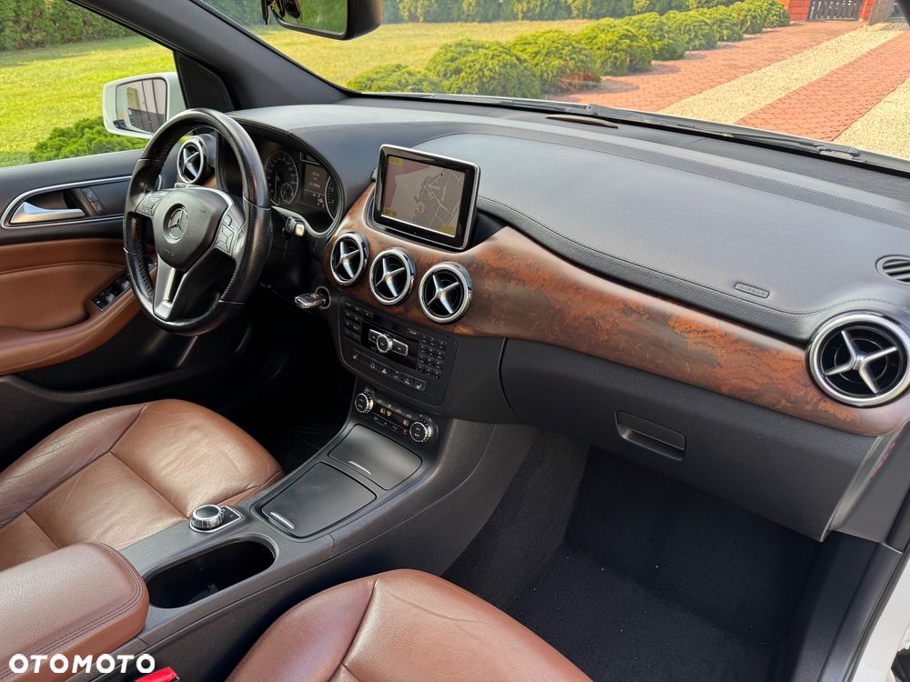 Mercedes-Benz Klasa B 200 7G-DCT AMG Line - 16
