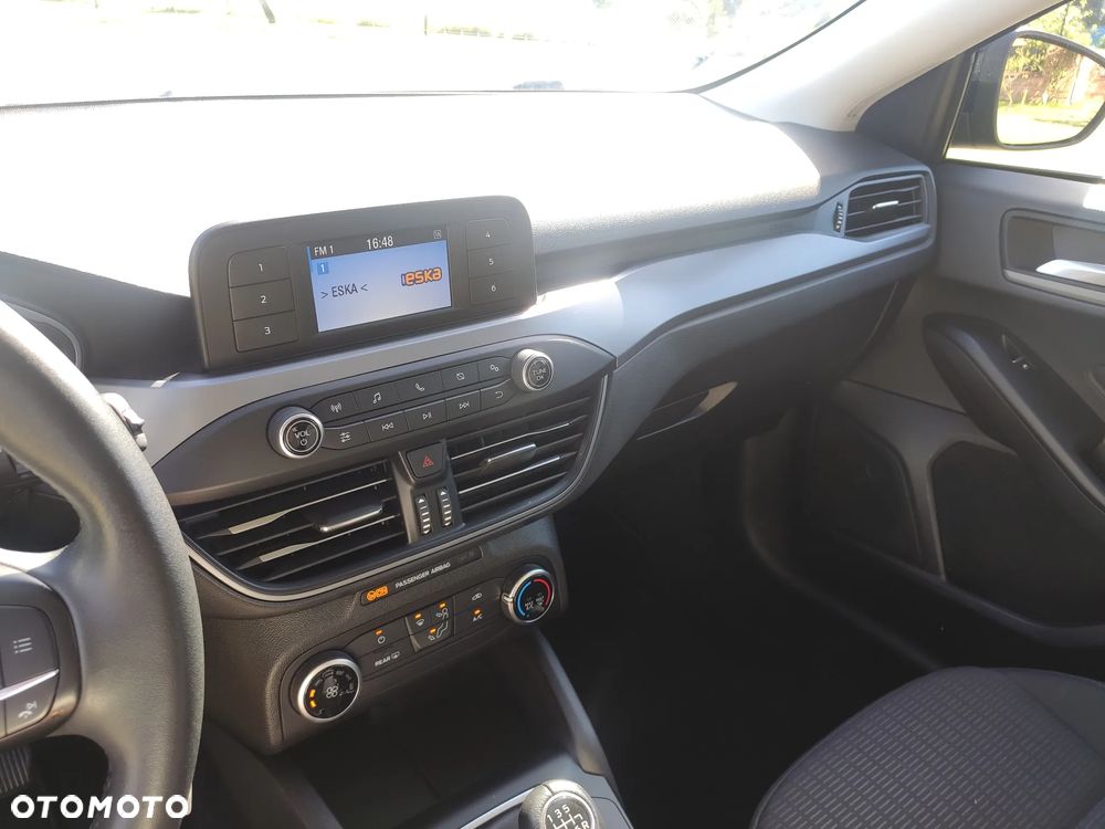 Ford Focus 1.0 EcoBoost Trend - 33