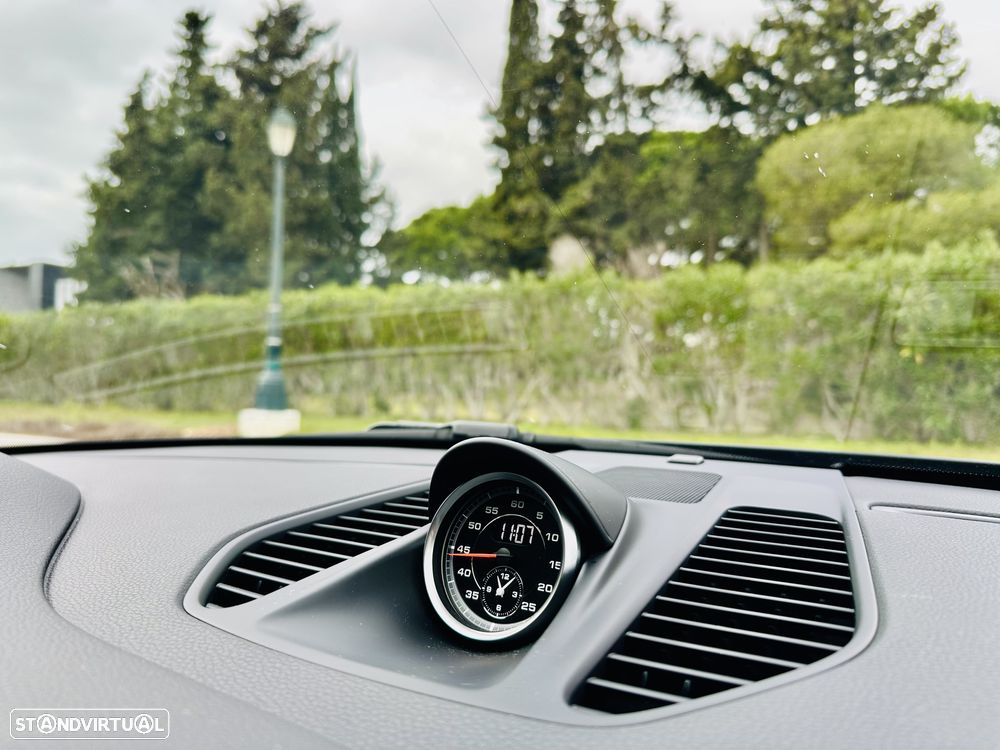 Porsche 911 Série F - 25