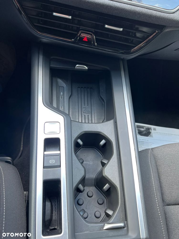 Volkswagen Passat - 25