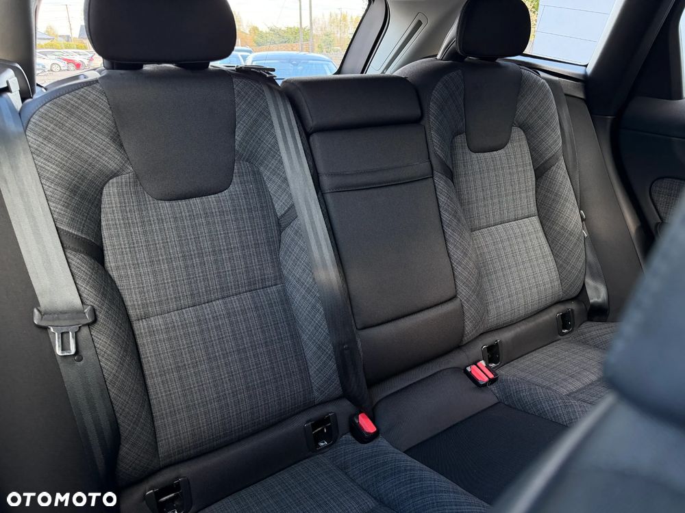 Volvo XC 60 B4 B Momentum - 24