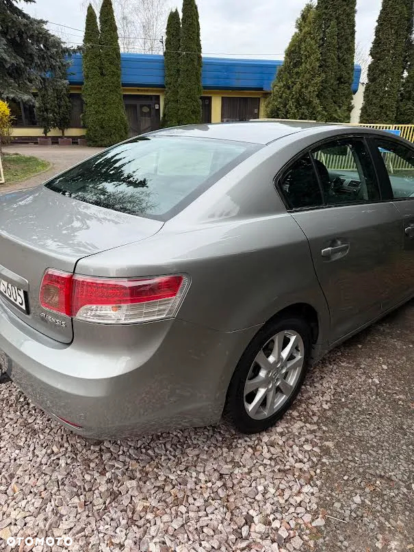 Toyota Avensis - 11