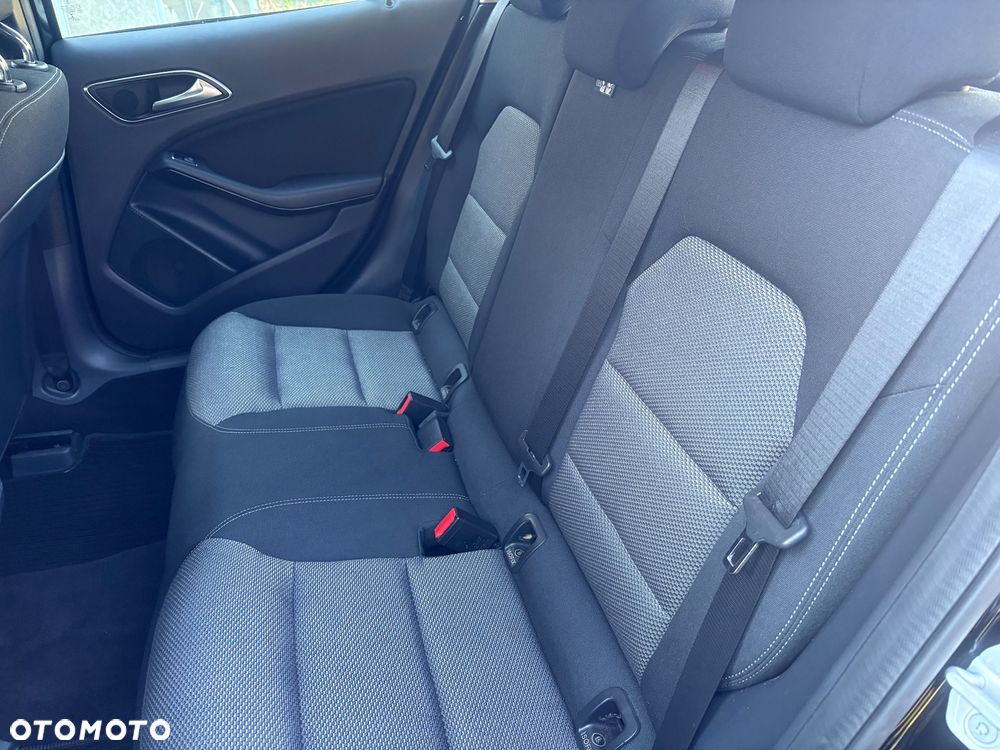 Mercedes-Benz GLA - 20