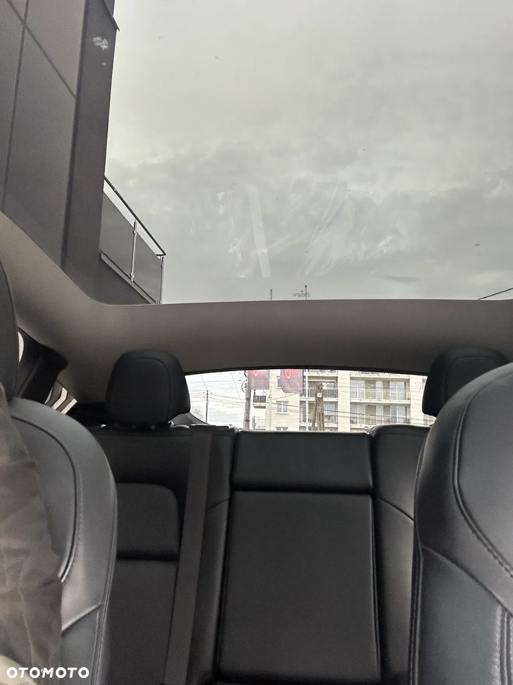 Tesla Y Long Range AWD - 9