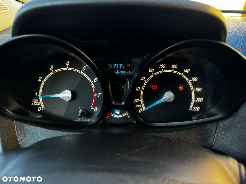 Ford Transit Courier - 8