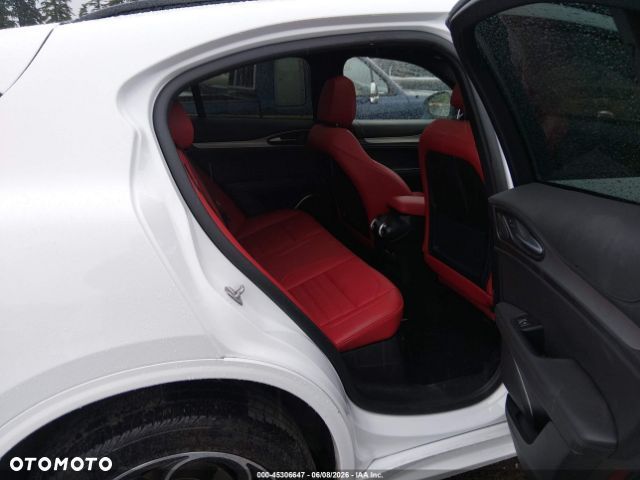Alfa Romeo Stelvio 2.0 Turbo Veloce Q4 - 12