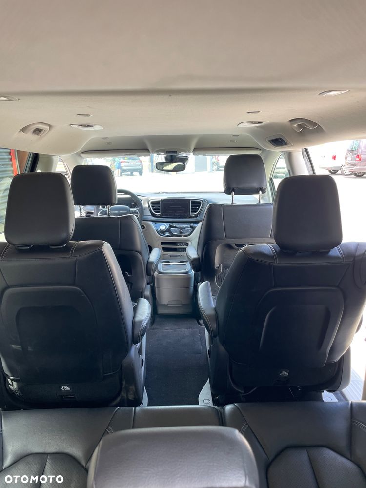 Chrysler Pacifica - 12