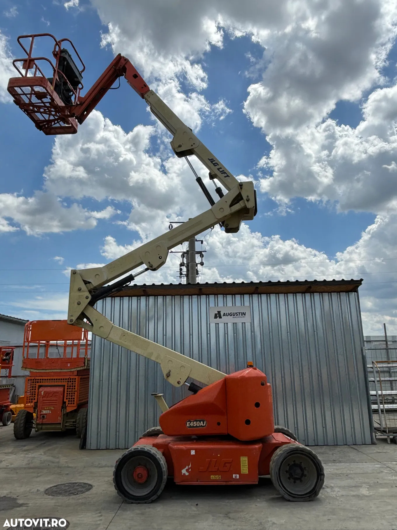 JLG E450AJ - 3