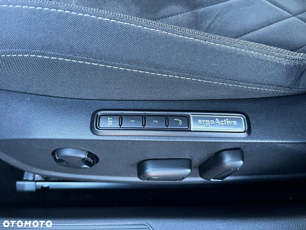 Volkswagen Golf 2.0 TSI Style DSG - 26