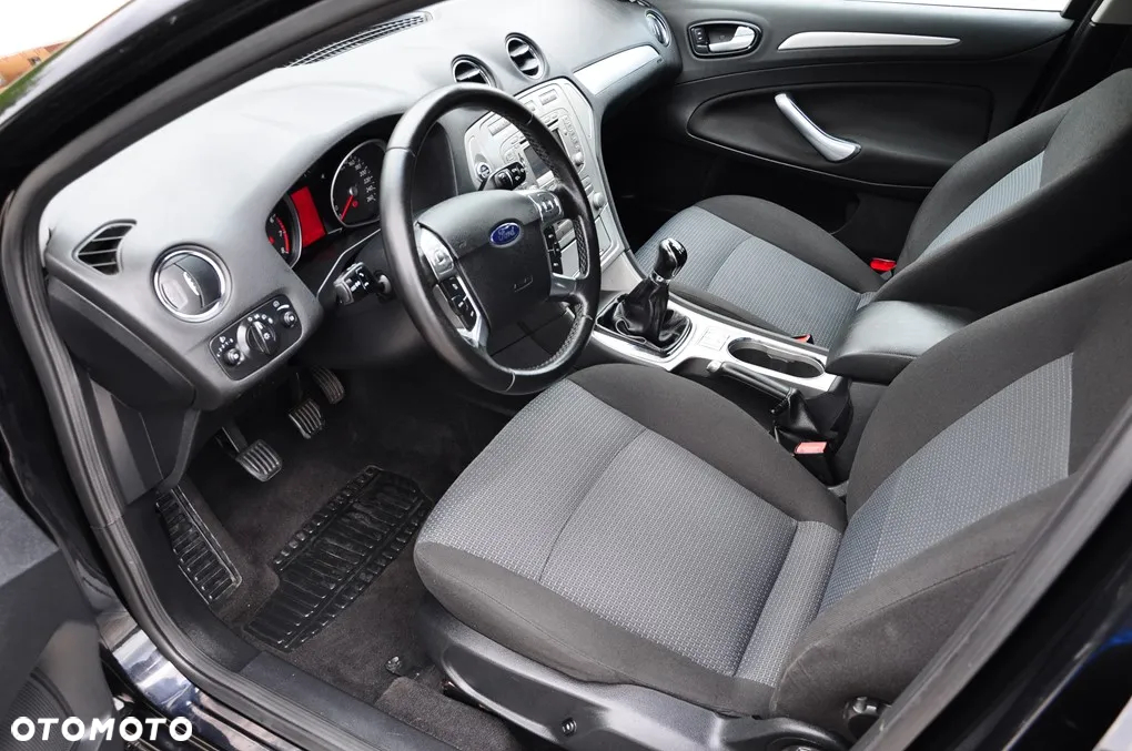 Ford Mondeo 2.0 FF Ghia - 30