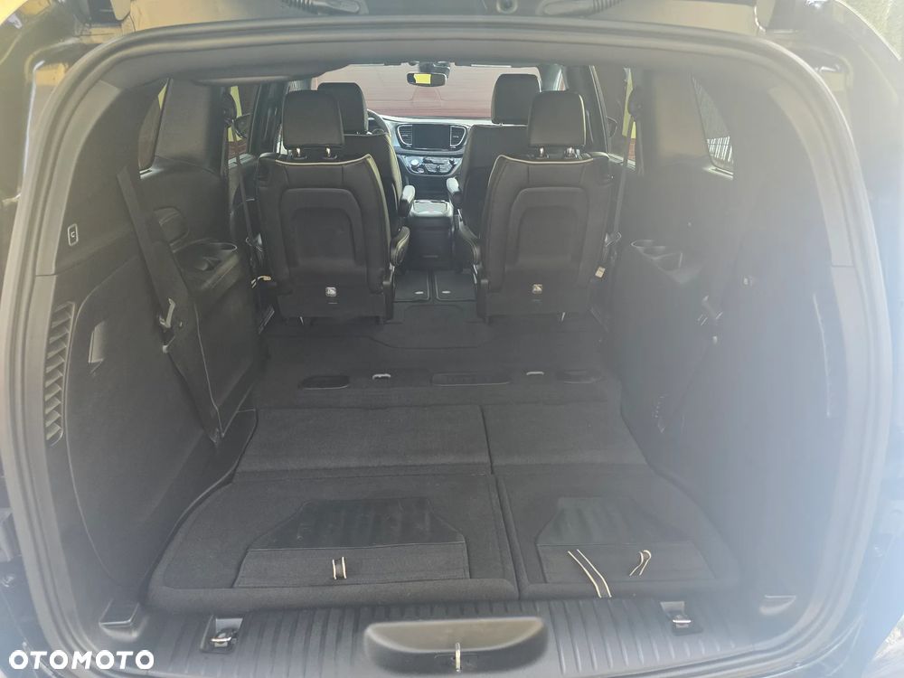 Chrysler Pacifica - 20