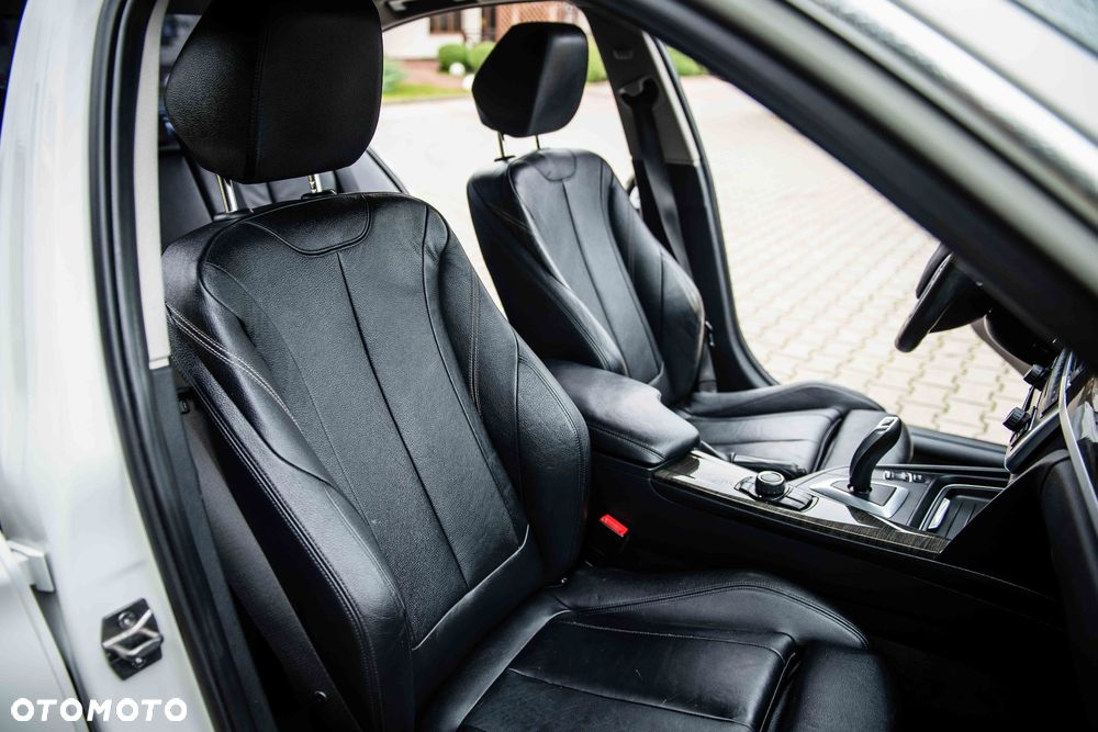 BMW Seria 3 328i Touring xDrive Sport-Aut - 14