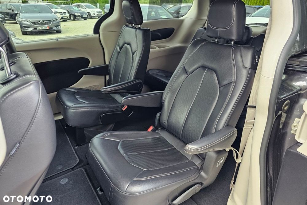 Chrysler Pacifica - 21