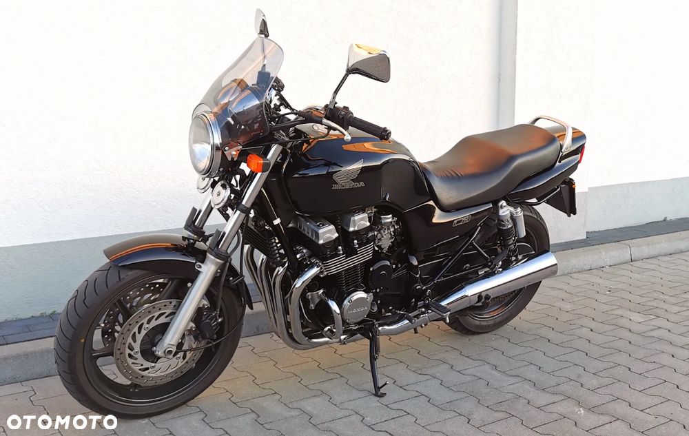 Honda CB - 1