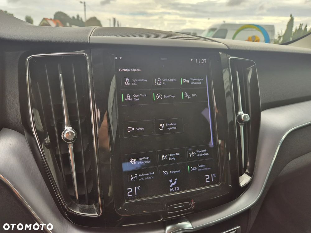 Volvo XC 60 B4 D AWD Geartronic Momentum Pro - 28