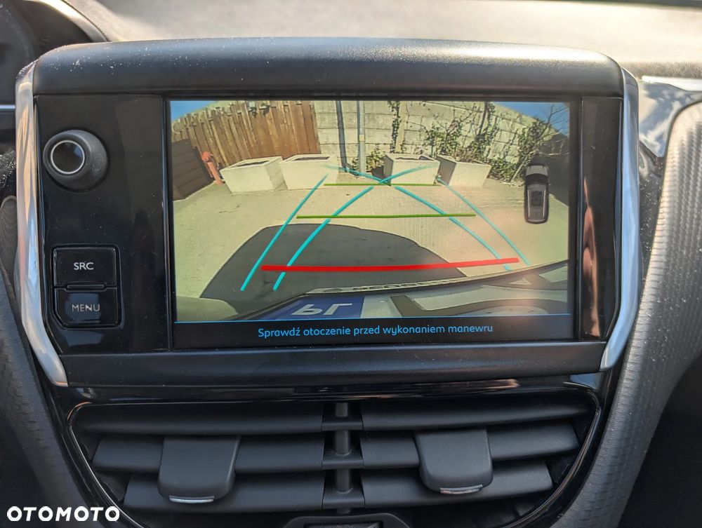 Peugeot 2008 1.2 Pure Tech Allure S&S EAT6 - 31