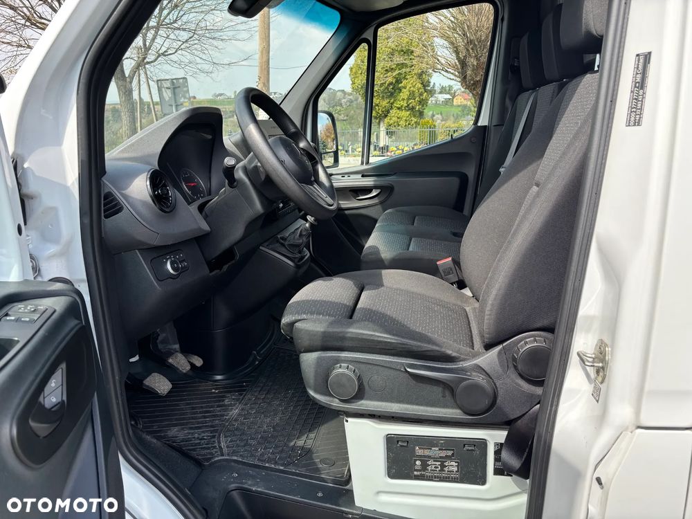 Mercedes-Benz Sprinter - 11