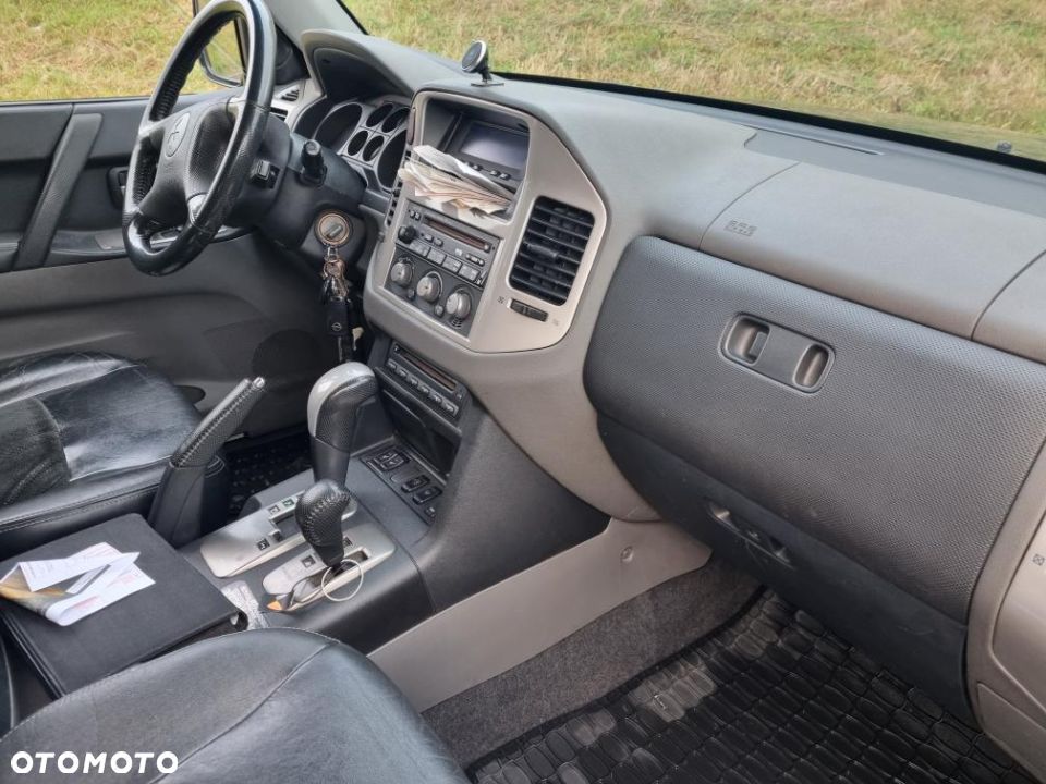 Mitsubishi Pajero 3.2 DID Instyle DAKAR - 6