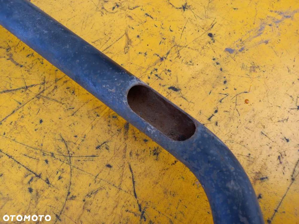 Wspornik błotnika tylnego lewy Massey Ferguson 8150 - 3