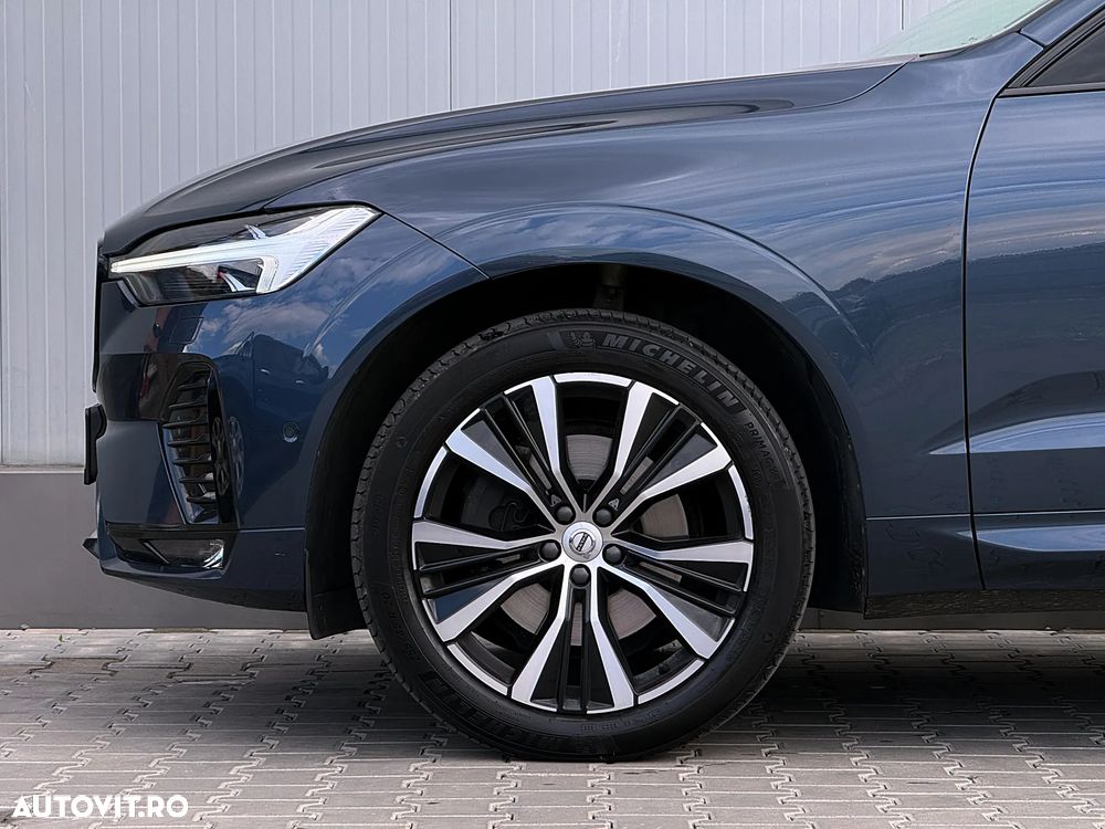 Volvo XC 60 B4 MHEV AT AWD Ultimate Dark - 14