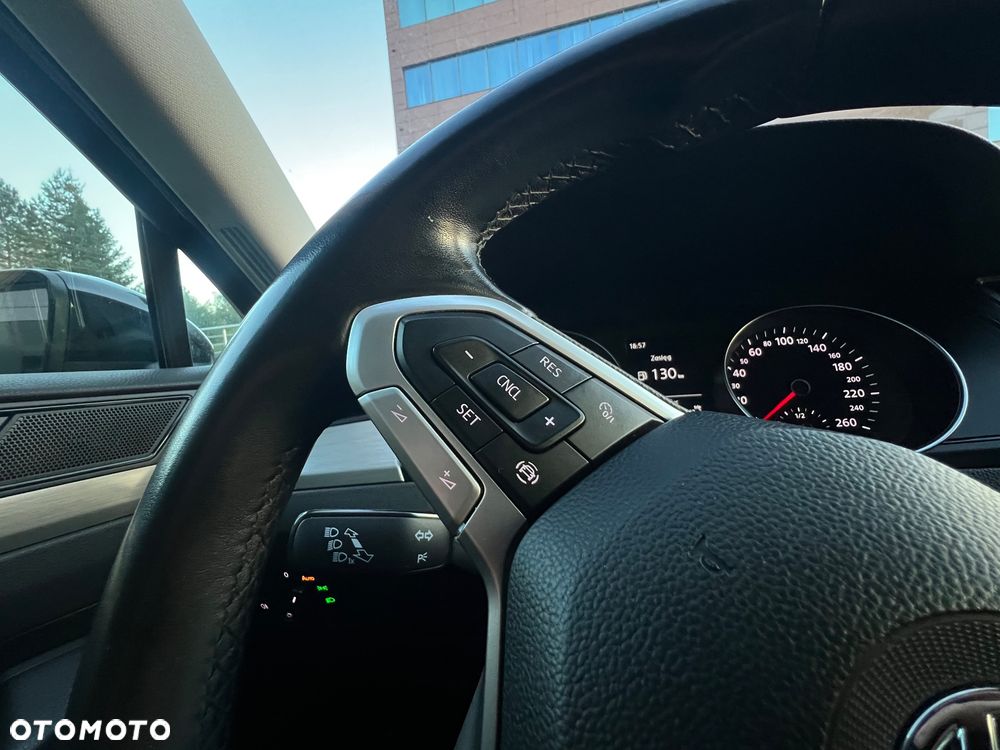 Volkswagen Passat 1.5 TSI EVO Essence - 23