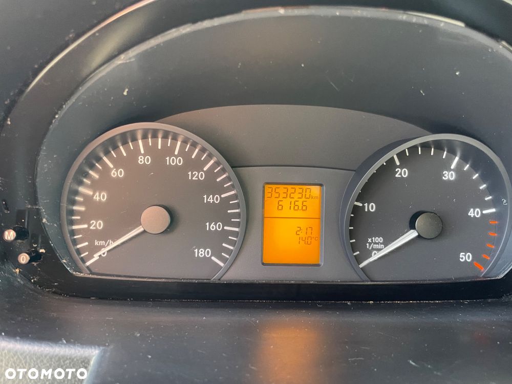 Mercedes-Benz SPRINTER - 12