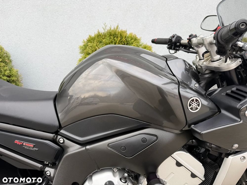 Yamaha FZ - 19