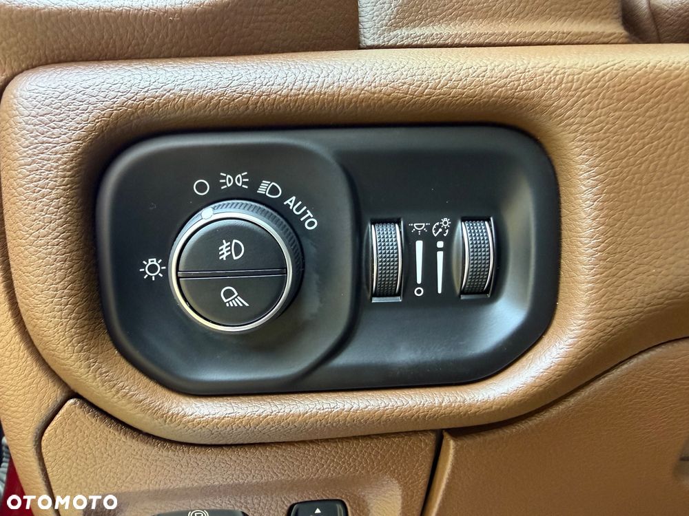 RAM 1500 Quad Cab Laramie - 17