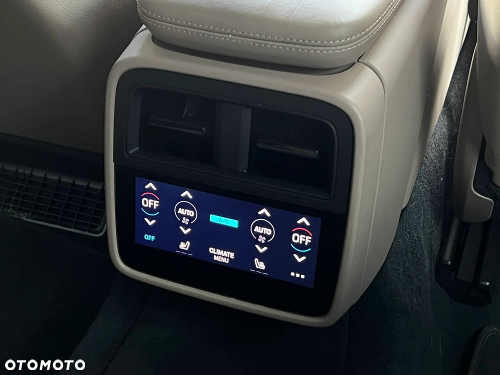 Porsche Taycan 4S - 28