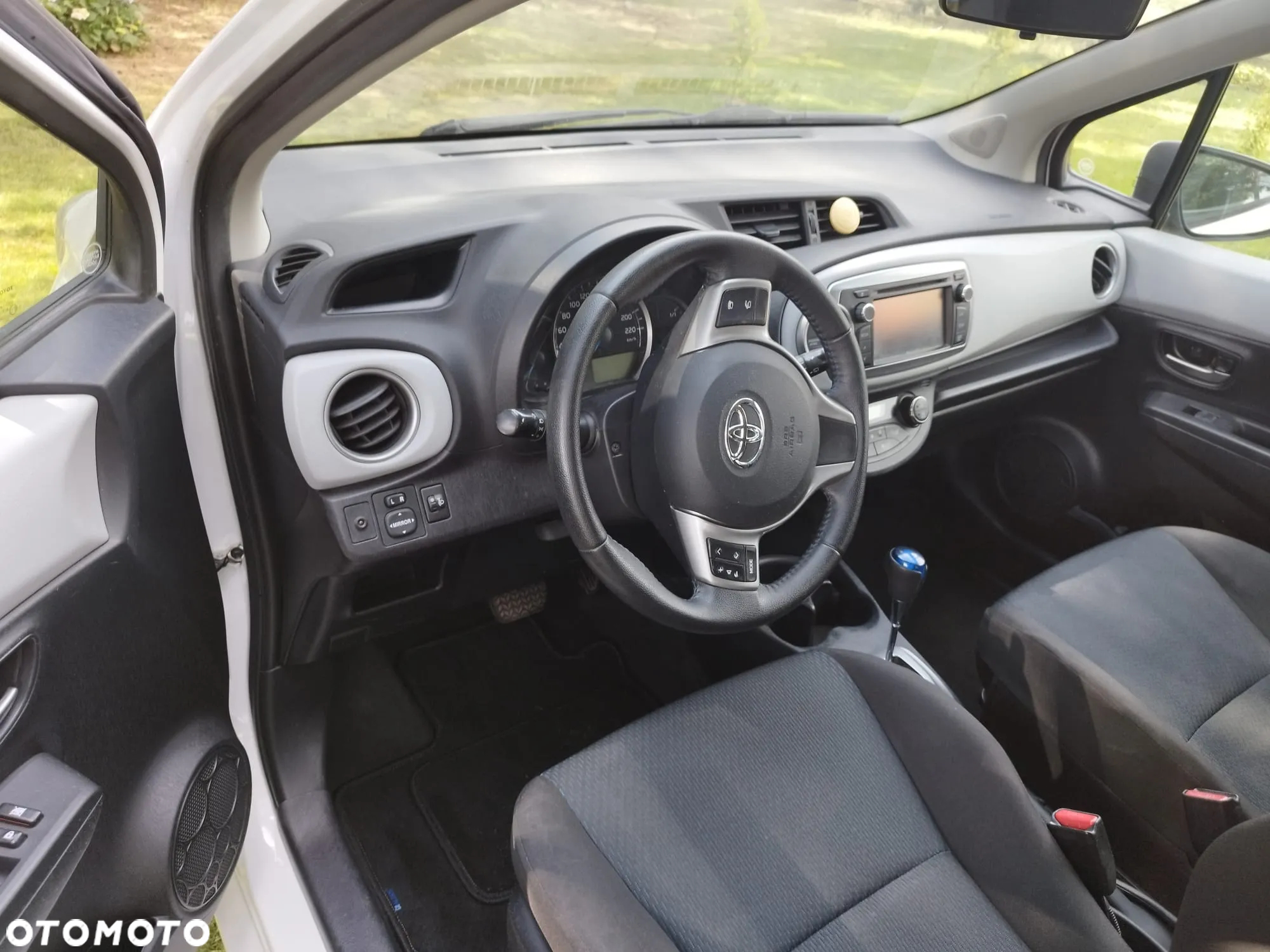 Toyota Yaris Hybrid 100 Active - 8