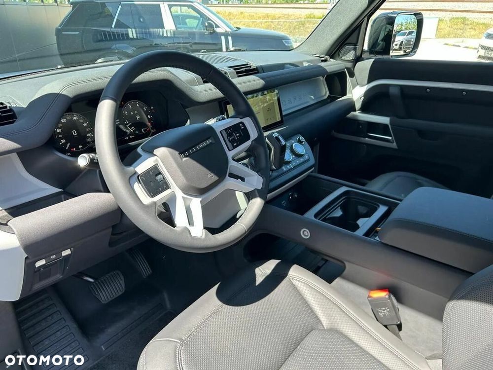 Land Rover Defender - 7