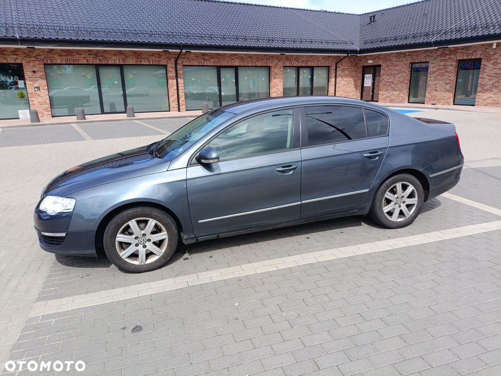 Volkswagen Passat - 4