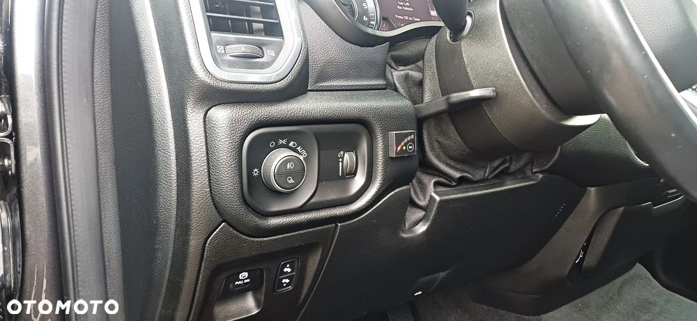 RAM 1500 Crew Cab Shortbed Bighorn - 19