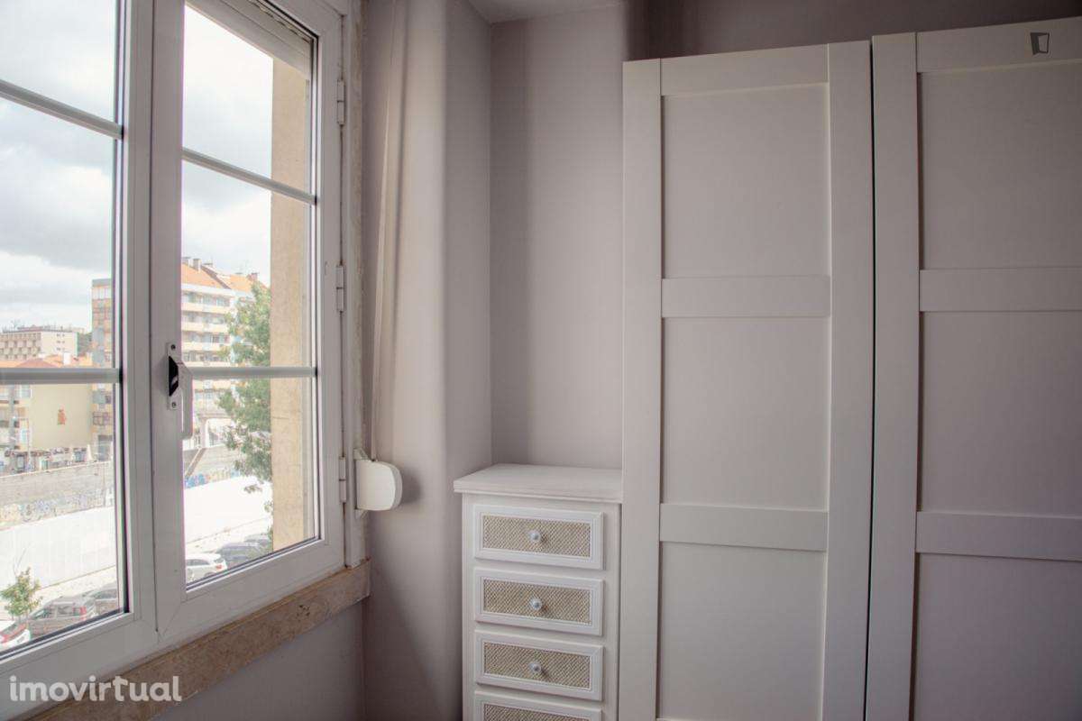 Quarto - localizado em Roma-Areeiro Lisbon - Grande imagem: 4/10