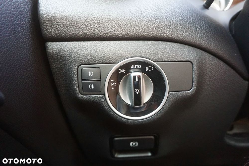 Mercedes-Benz GLA 200 7G-DCT Urban - 22