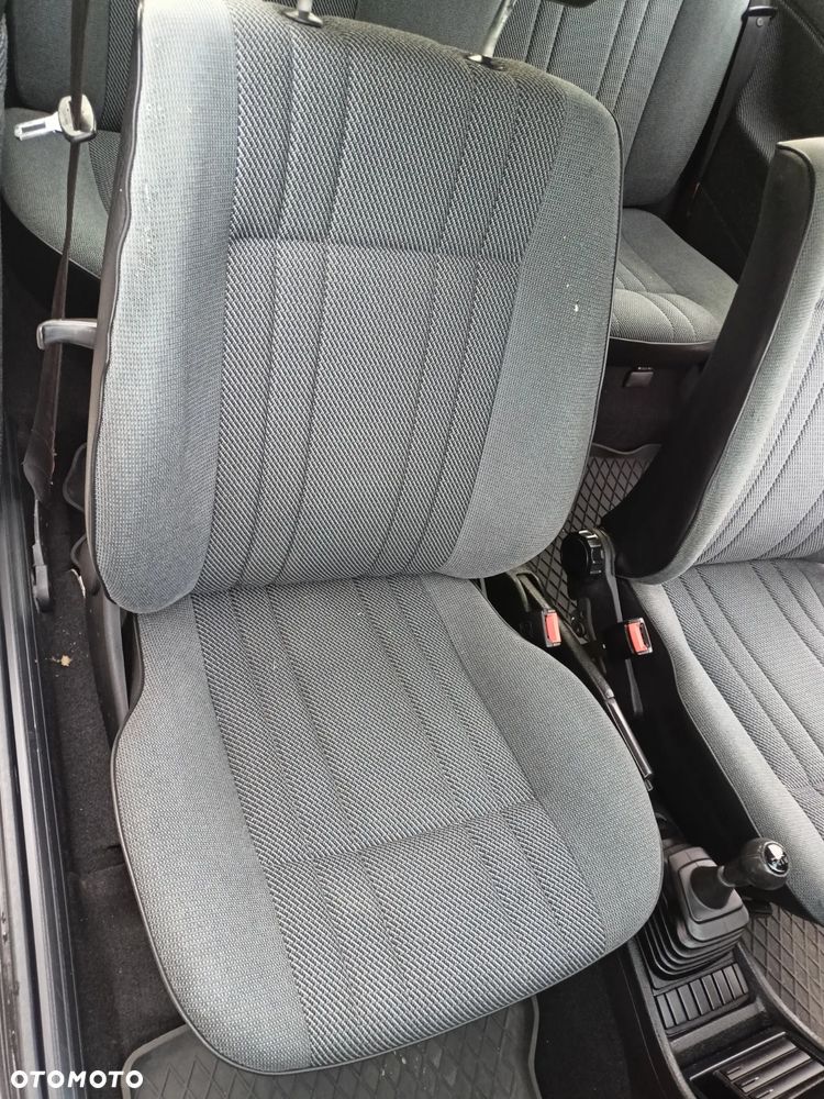 Volkswagen Golf 1.6 CL - 16