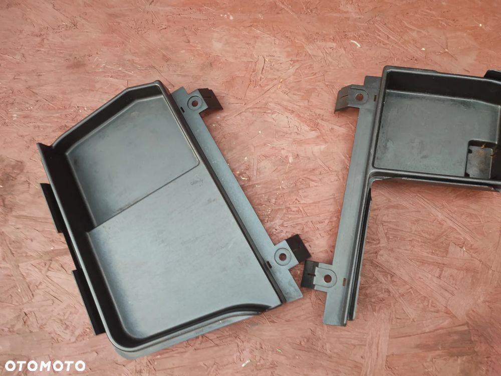 BMW E46 COUPE / SEDAN ORYGINALNA WNĘKA BAGAŻNIKA LEWA / PRAWA EUROPA POD AKUMULATOR Z TUŁU / OSŁONY PODŁOGI TYŁ BAGAŻNIKA  O NR. 51 47 8 162 577 /  51 47 8 193 803 OEM W BARDZO DOBRYM STANIE - 2