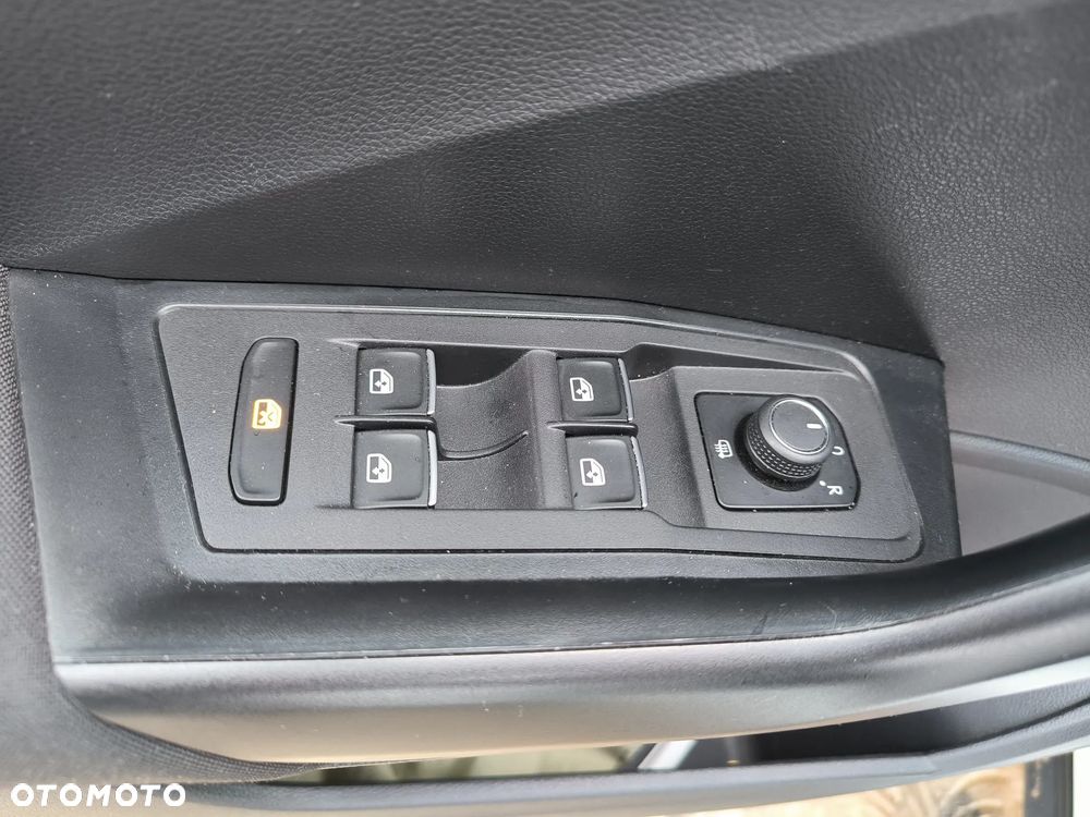 Volkswagen T-Roc - 17