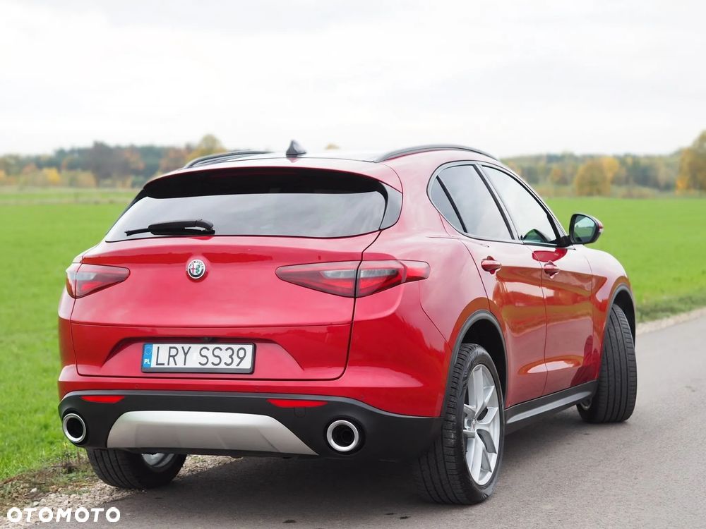 Alfa Romeo Stelvio 2.0 Turbo 16V AT8-Q4 Ti - 12