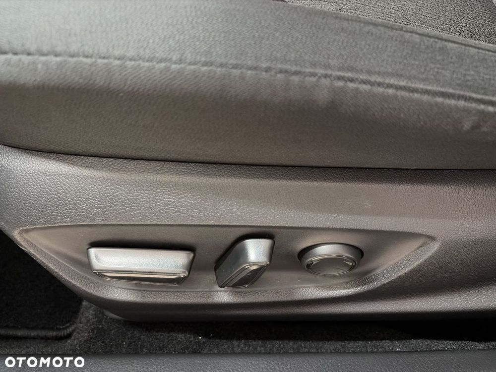 Toyota Camry 2.5 Hybrid Comfort CVT - 21