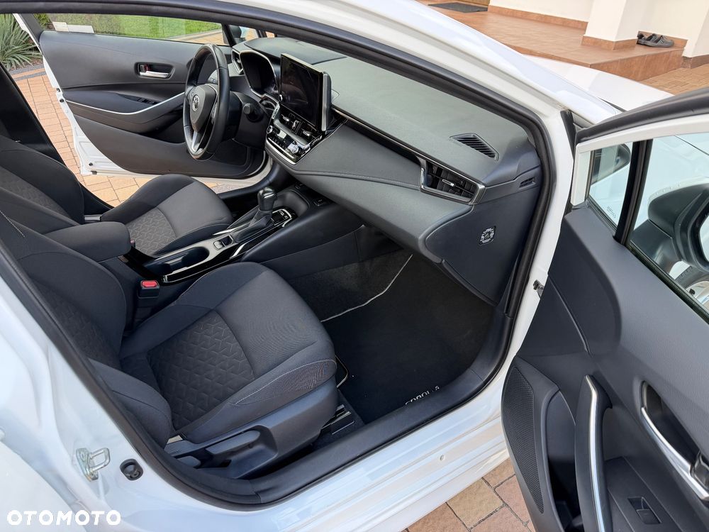 Toyota Corolla 1.8 Hybrid Comfort - 24