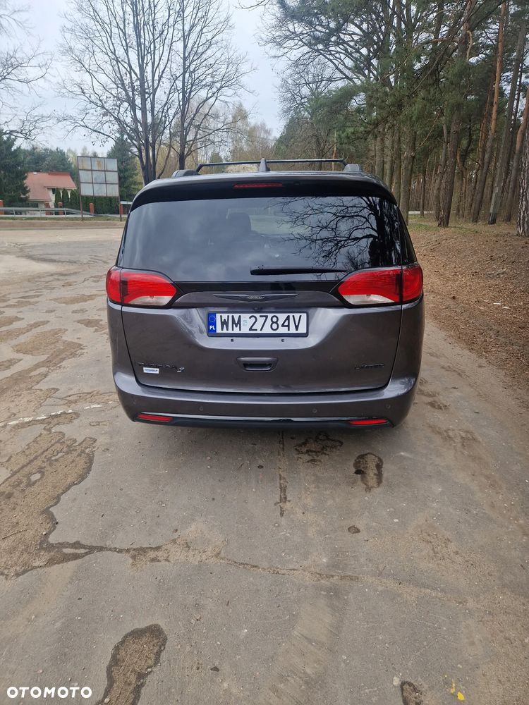 Chrysler Pacifica - 4