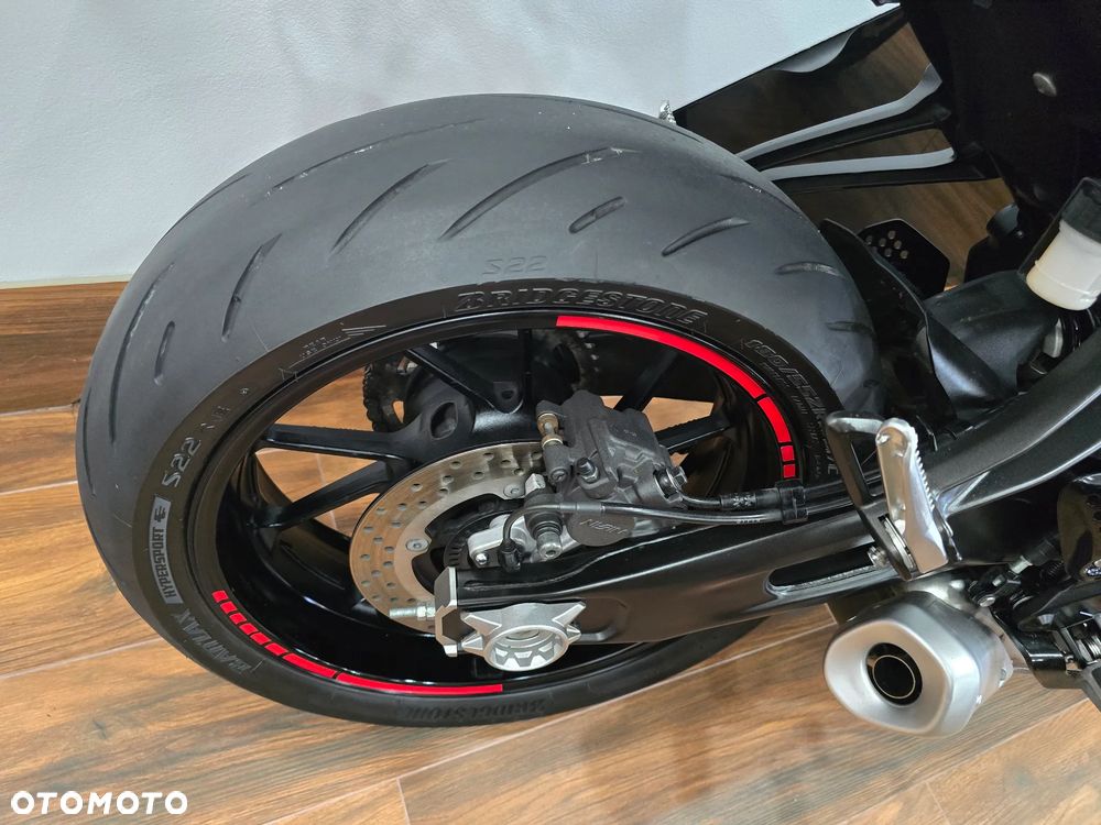 Yamaha MT - 28