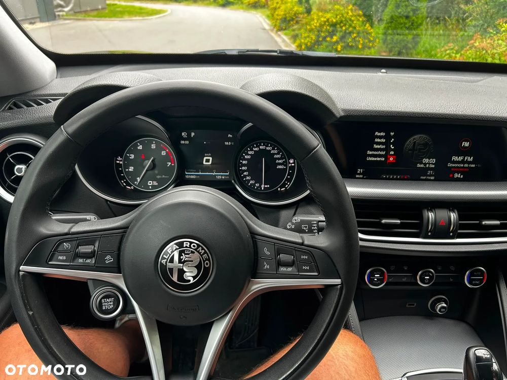 Alfa Romeo Stelvio 2.0 Turbo 16V AT8-Q4 Ti - 22