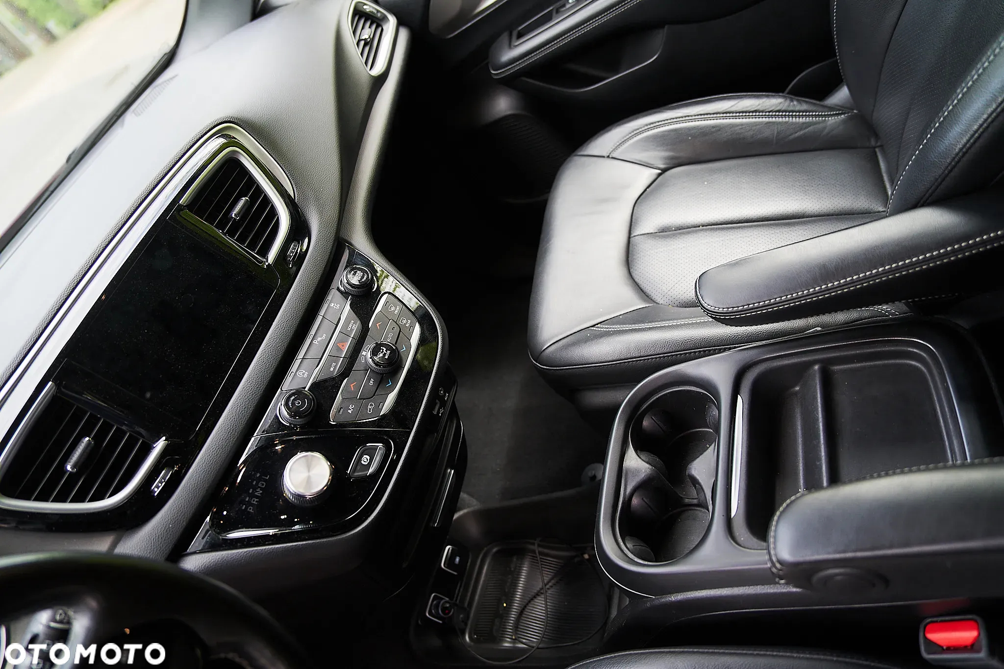 Chrysler Pacifica - 11